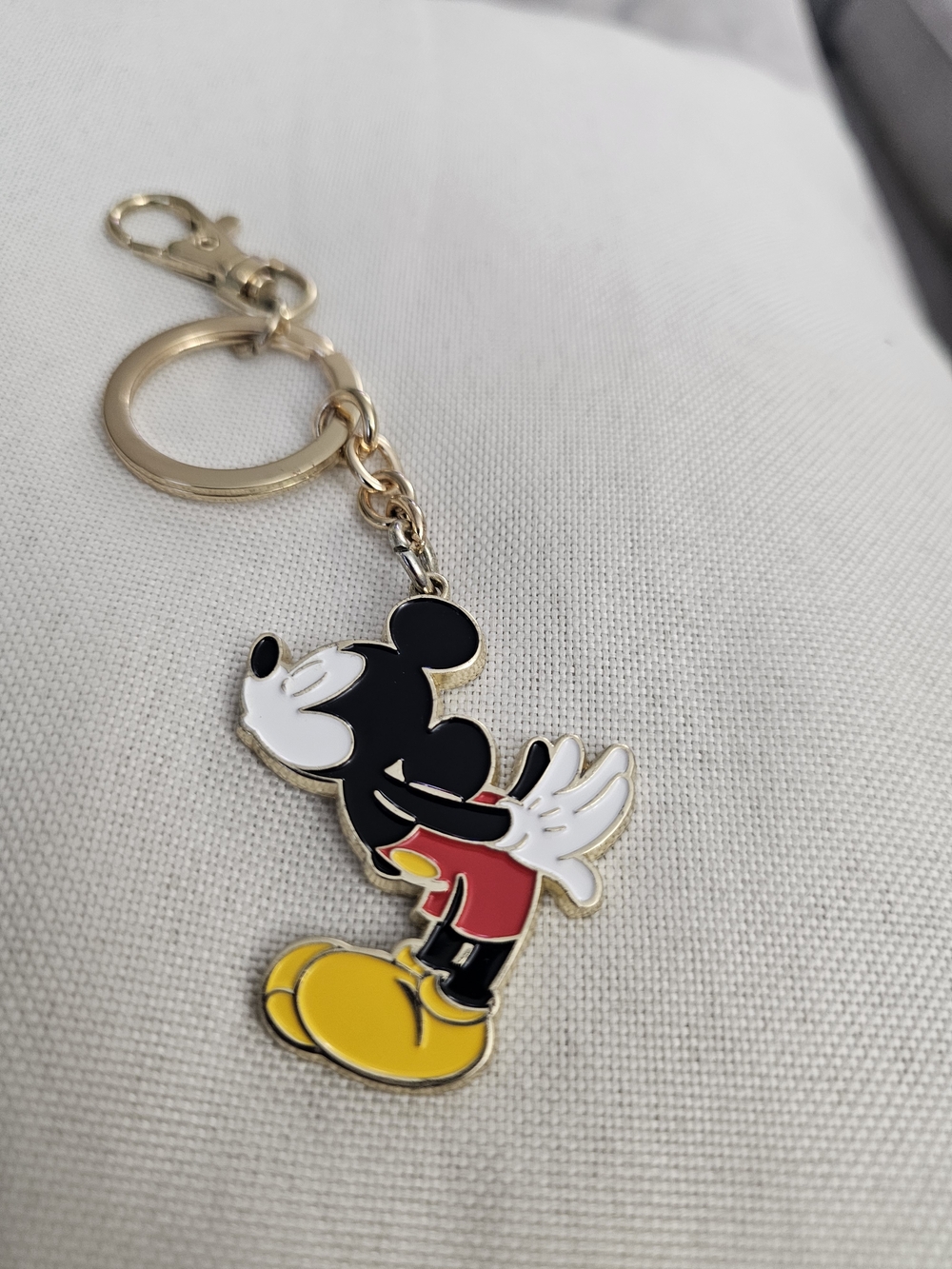 Mickey Mouse, Kiss, Enamel Keychain - Red, Yellow, Black